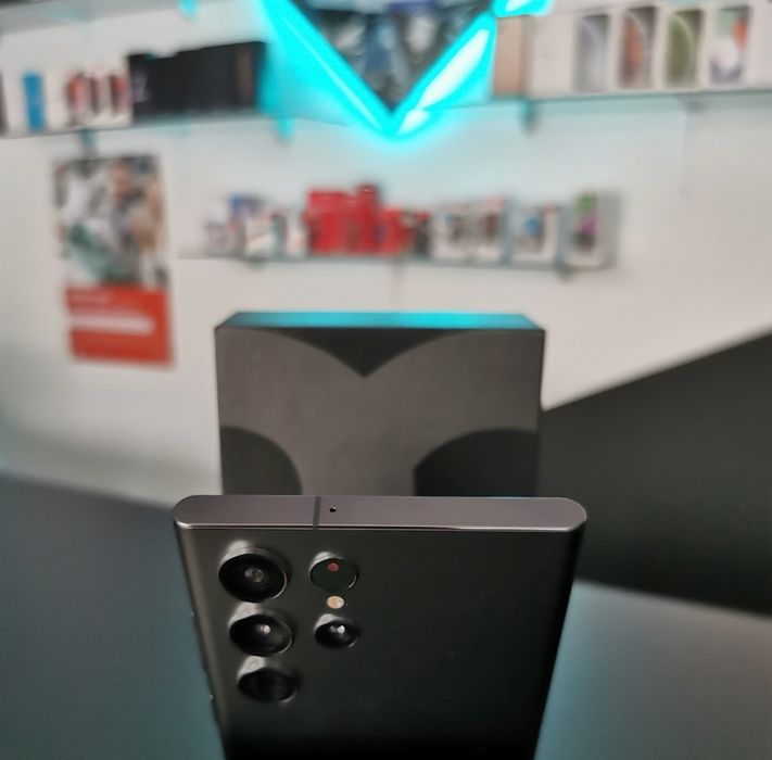 Samsung S22 Ultra / Black/ 256 GB / DeluxGSM