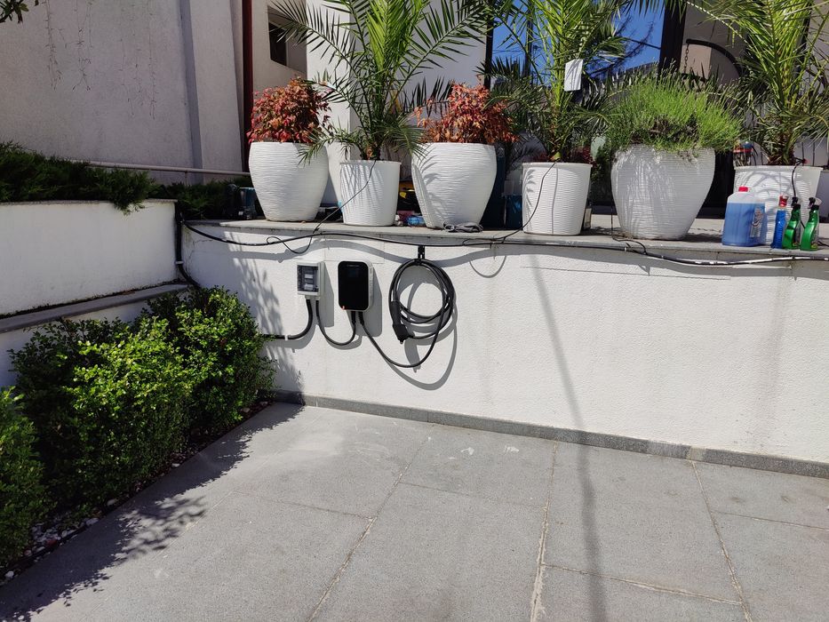Montez Stații de incarcare electrice, și Invertoare Hibrid