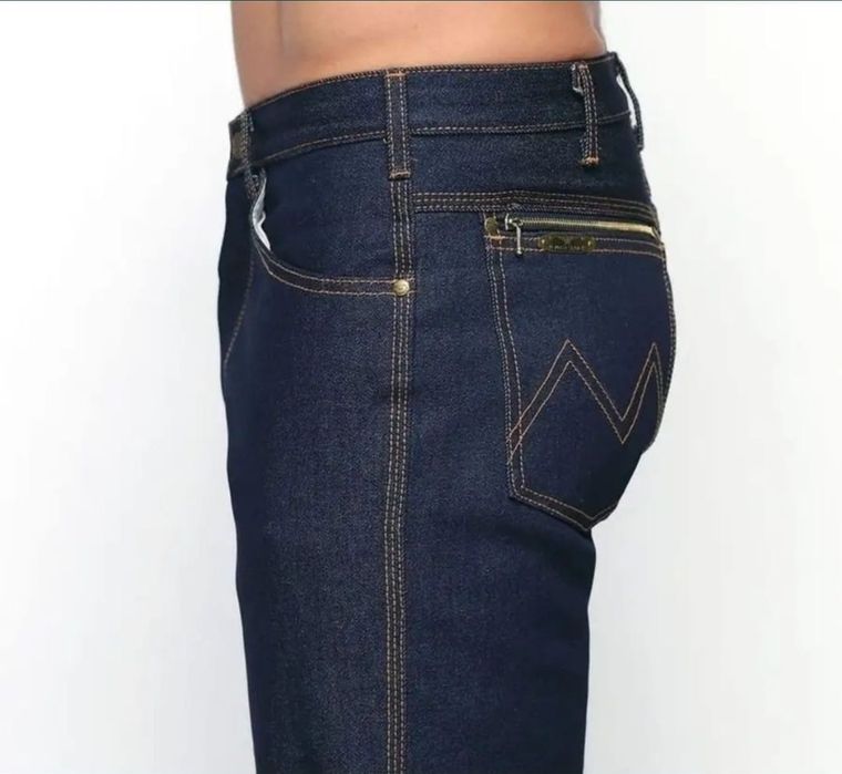 Джинсый классические темно-синие. Фирмы  “ Монтана “