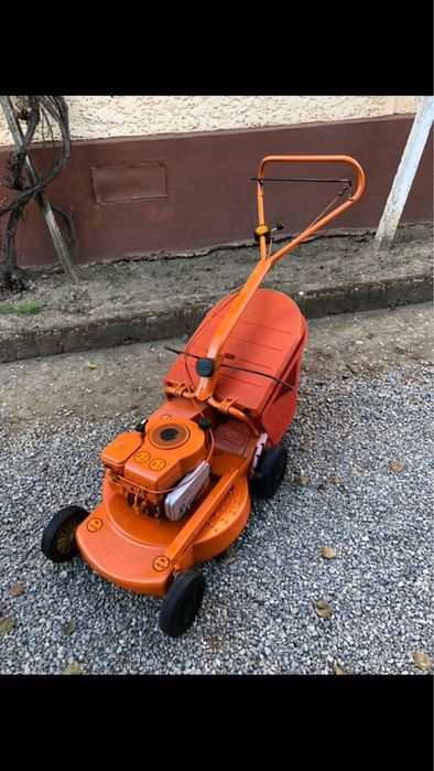 Masina de tuns iarba Briggs Stratton