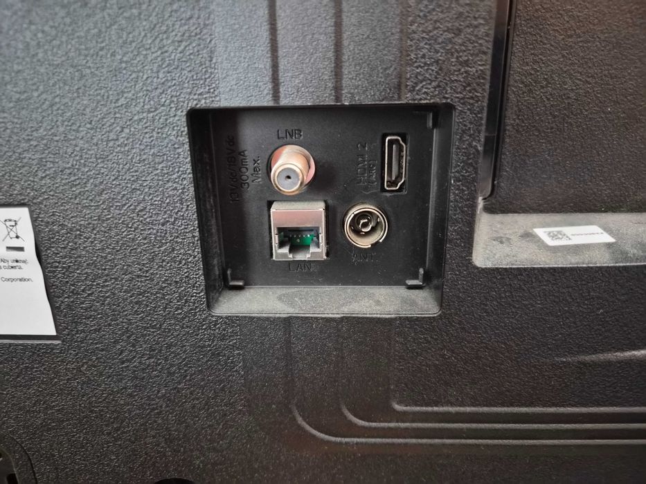 Телевизор JVC LT-40VAF3300 за части, счупена матрица