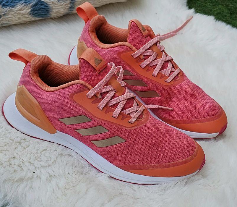 Adidas оригинални дамски маратонки  38 номер