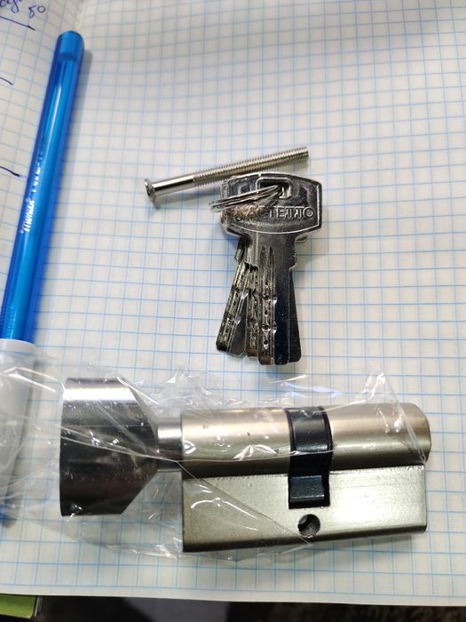 Замки личинки на двери