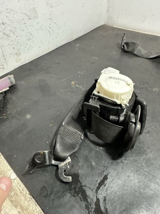 Centura siguranta dreapta fata BMW Seria 3 E90 E91 neagra