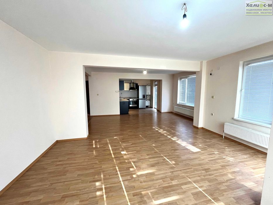 Тристаен апартамент с гараж до трето и четвърто училища, гр.Монтана