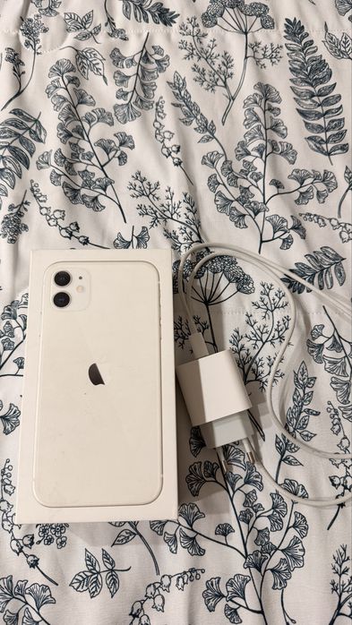 IPhone 11  128GB с коробкой