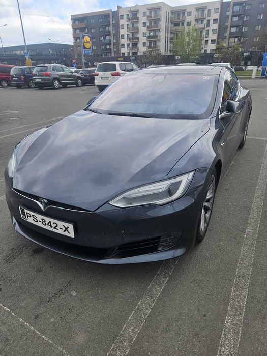 Tesla Model S Free supercharger