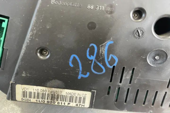 Ceasuri bord 1U0920811F / 1U0 920 811 F Skoda Octavia 2002