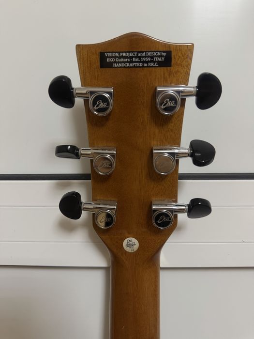 Акустична китара “Еко”