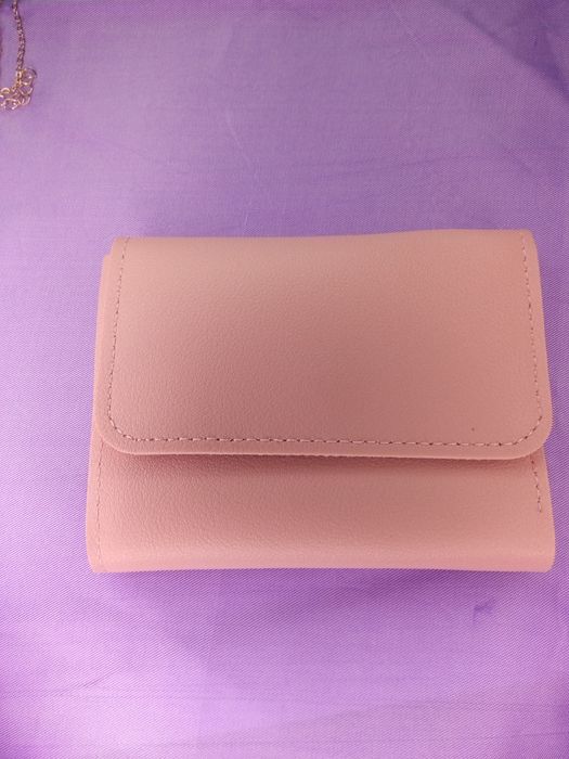 Дамско портмоне с комплект бижута