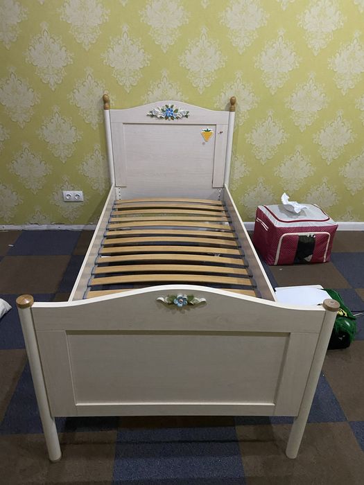 Кровать одинарная