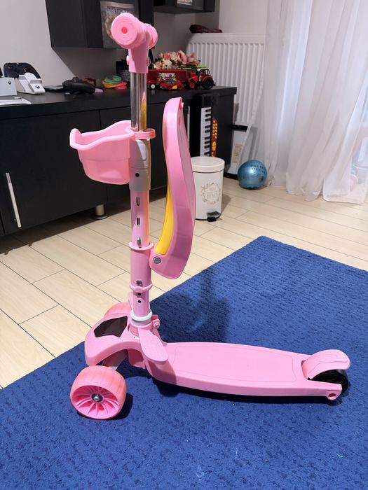 Trotineta de copii cu muzica si lumini