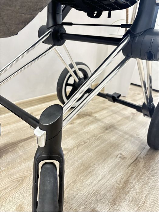 Бебешка количка Cybex Priam -шаси + седалка ТОП сьстояние