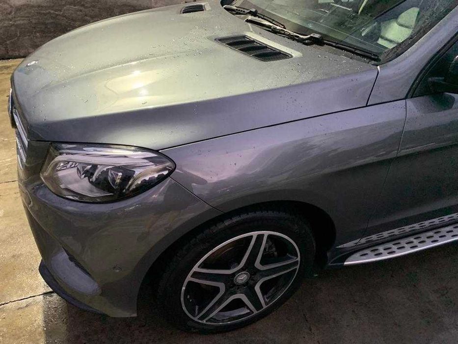 Dezmembrez mercedes gle 350 cdi AMG/bara fata GLE/far GLE/capota GLE