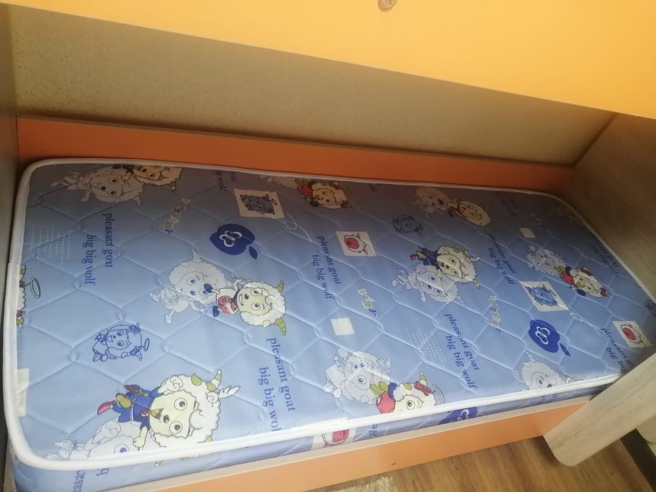 Двухярусная кровать б/у