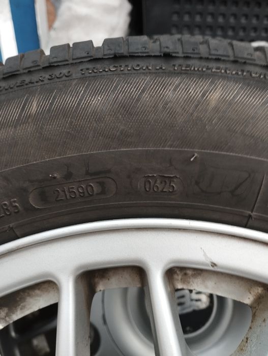 Продам диски с резиной.