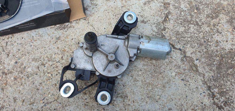 Моторче Bosch за задна чистачка VW Golf 5 OEM