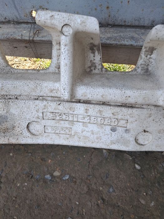 На тоиота усилитель бампера продаётся