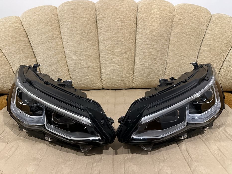 Faruri, Far stanga / Far dreapta VW Golf 8 : 5H1941035 / 5H1941036