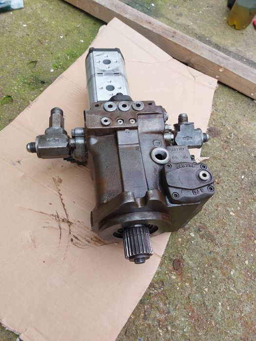 Grup pompă  marș ,echipamet ,directie, stivuitor Linde