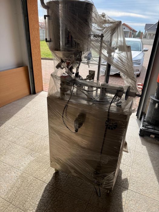 Masina automata de ambalat miere / alte lichide la plic