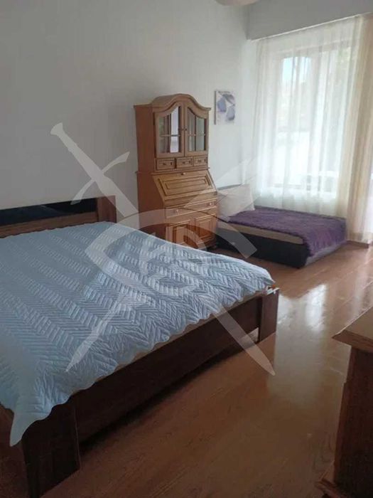 Дава се под наем Тристаен апартамент в София, Център - 91 кв.м за 698.19 € - Снимка #1