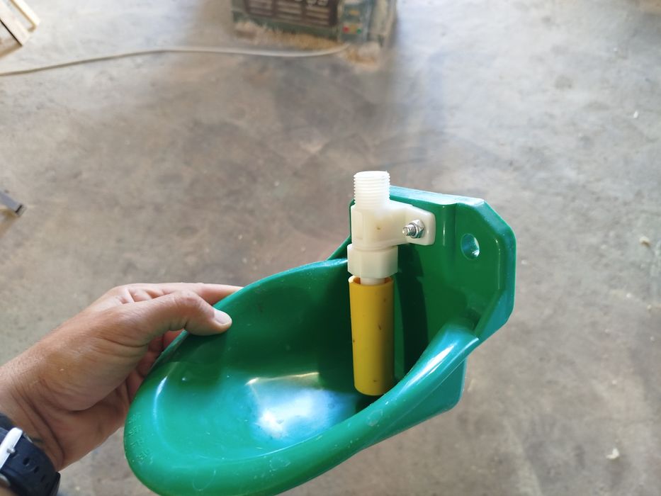 4 поилки за овце