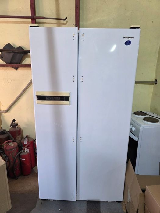 Продам двухкамерный холодильник samsung