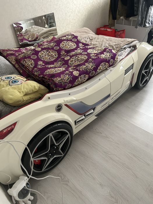 Продам кровать машину