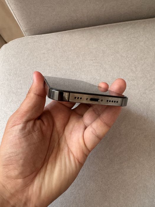 Iphone 13 pro (мокрый асфальт)