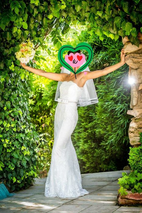 Стилна сватбена рокля с воал