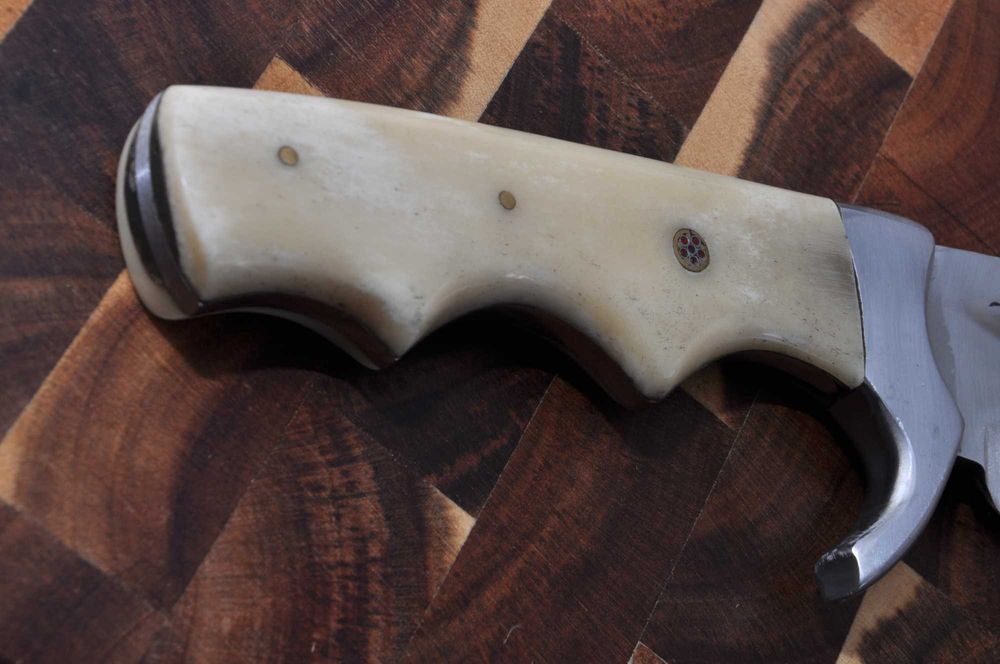 Нож ръчна изработка стомана D2 дръжка биволска кост