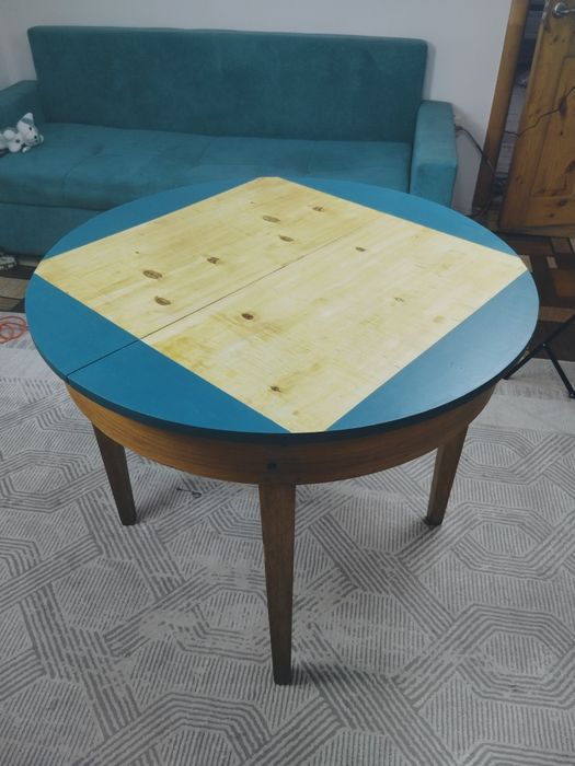 Круглый деревянный стол в стиле mid century