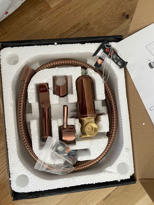 Хигиенен душ в розово злато