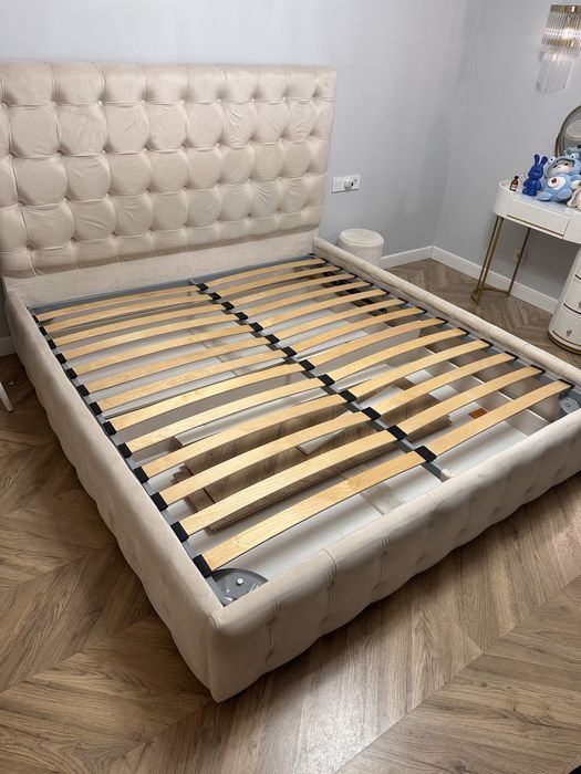 Продаю кровать двуспальнюю 180*200