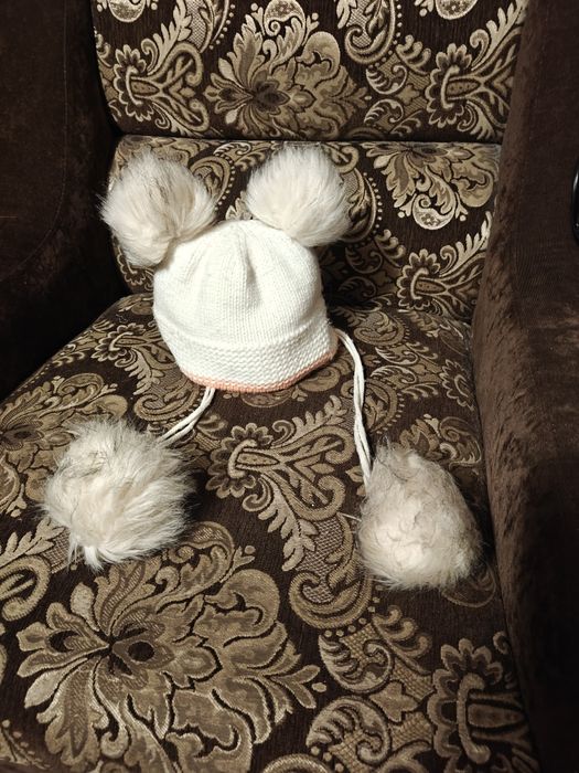 Продам шапку для девочки.