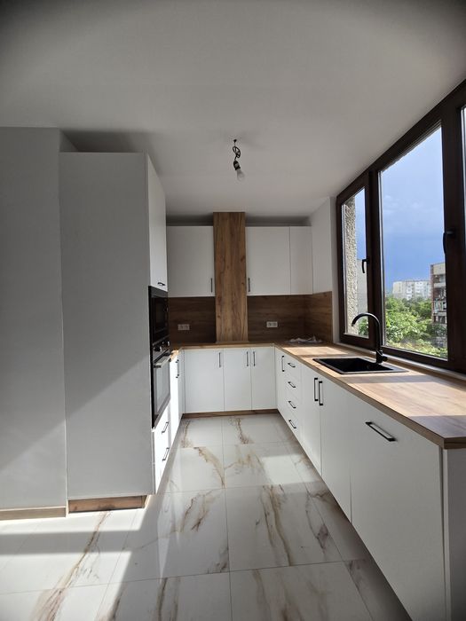 Продава се Четиристаен апартамент в Горна Оряховица - 114 кв.м за 1096 €/кв.м - Снимка #1