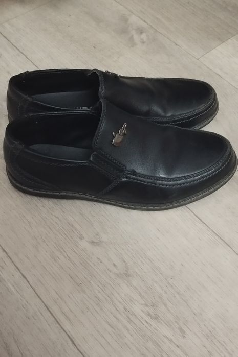 Продам туфли мужские на мальчика