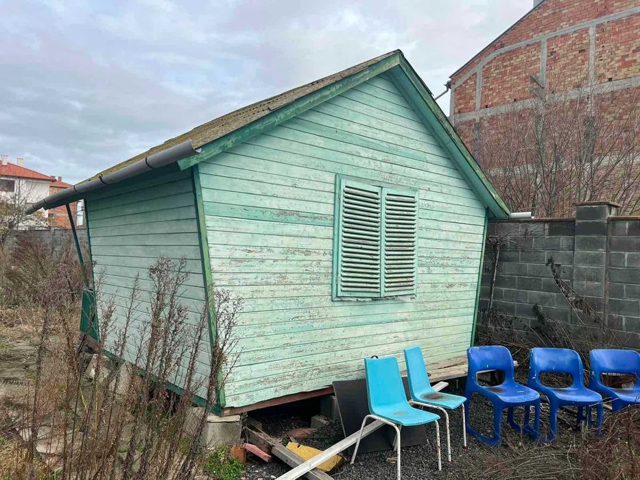 Продавм дървено бунгало