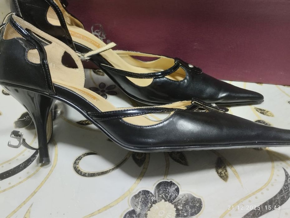 Продам туфли новые