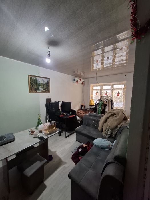 Продаю 2×комнатные квартира бывший Общежитие. Рисовый базар.