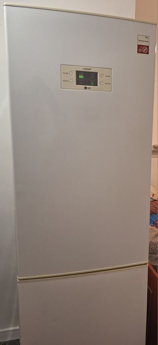 Хладилник с долна камера