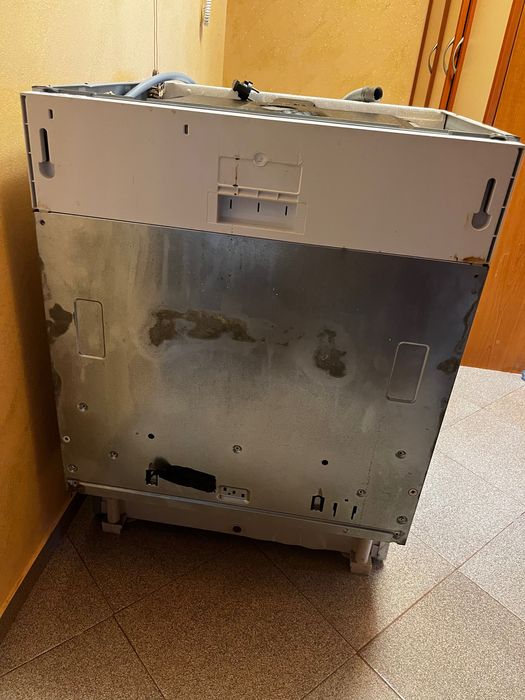 Съдомиялна за вграждане 60см Whirlpool