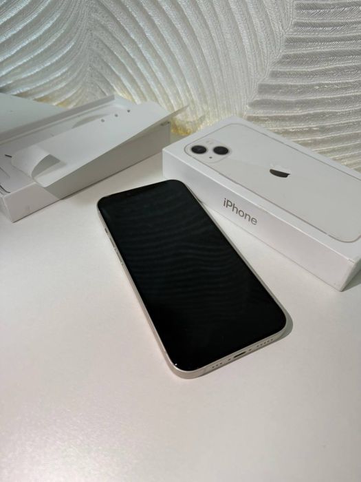 Apple iPhone 13  — White (Starlight)