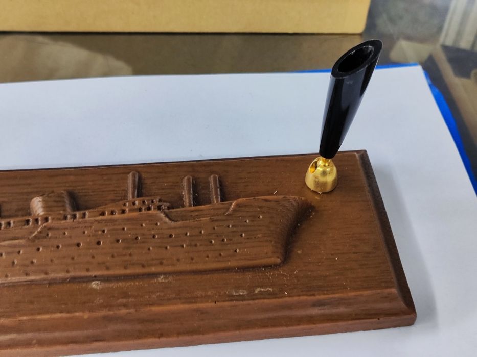 нова поставка за писалки с кораб