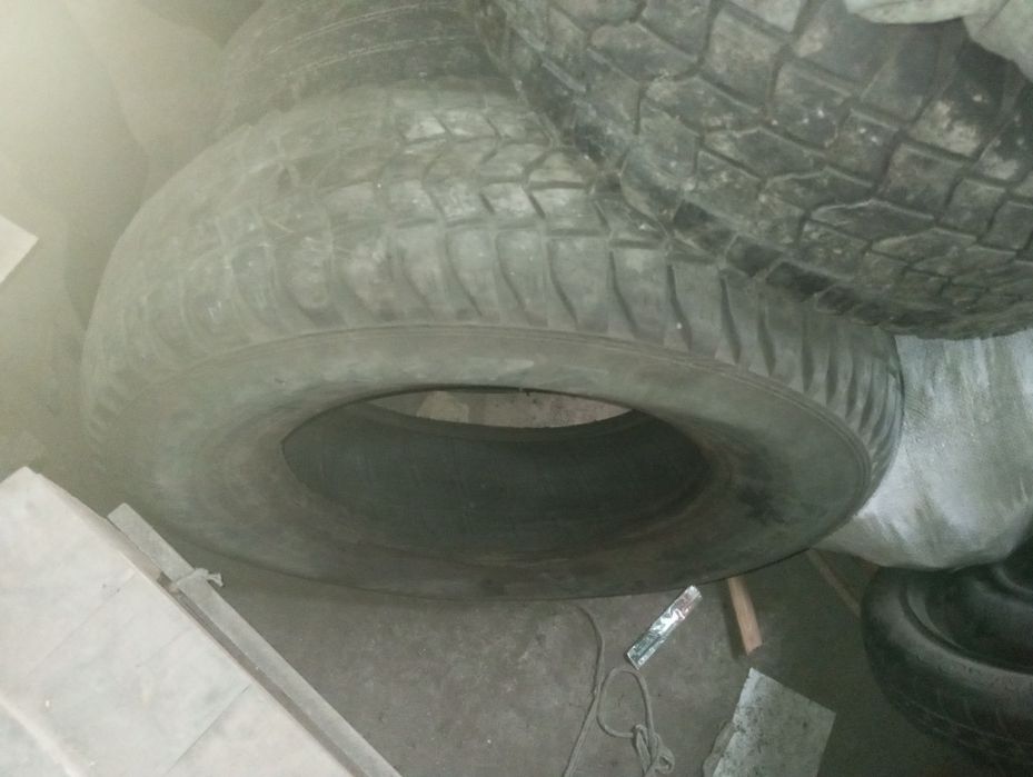 Продам резину на УАЗ  R-16.
