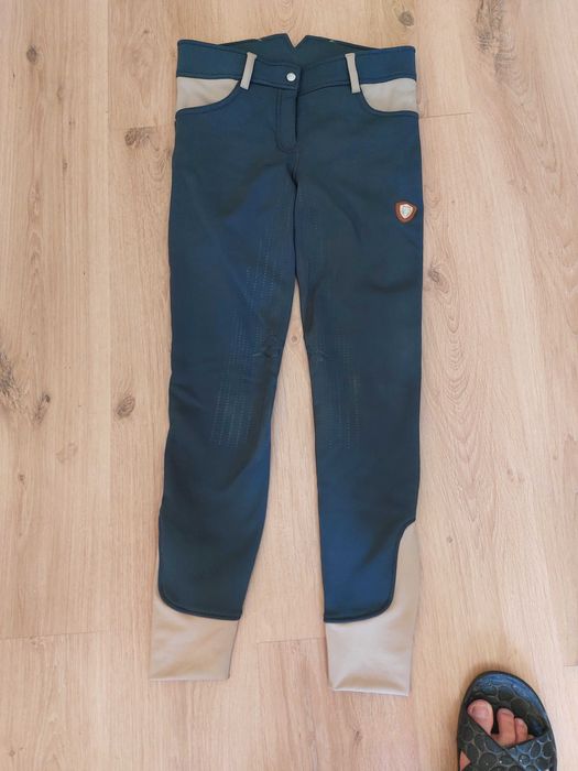 Продавам детски бричове ръкавици и протектор за езда,Тротинетки.