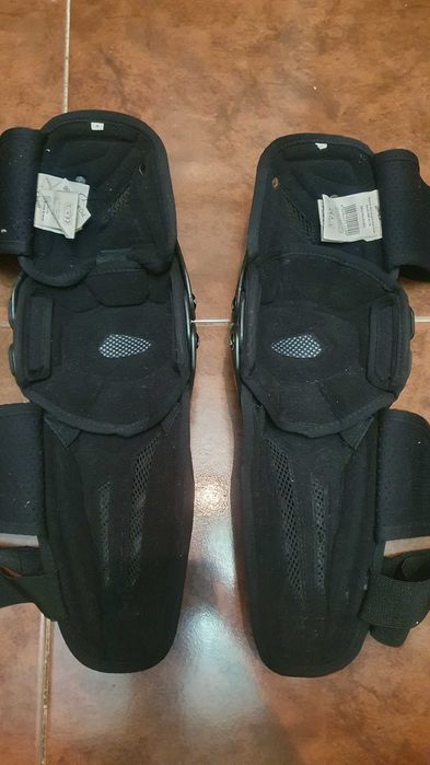 Leatt dual axis наколенники