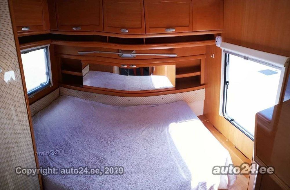 Каравана с навес на Къмпинг Градина, 10 метра от плажа