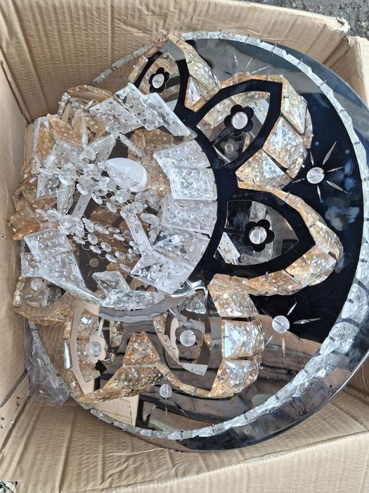 Продам     люстру